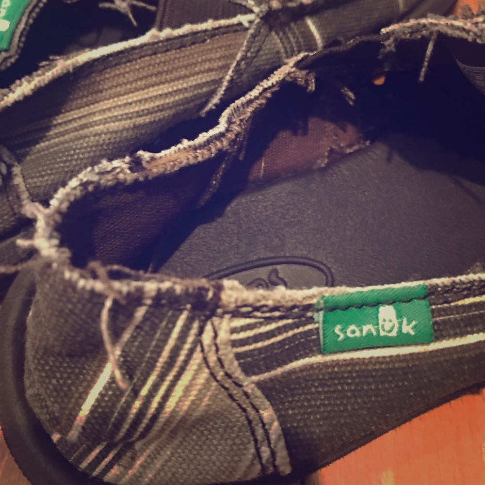 Size 11 boys striped SANUK “the flip flop shoe”